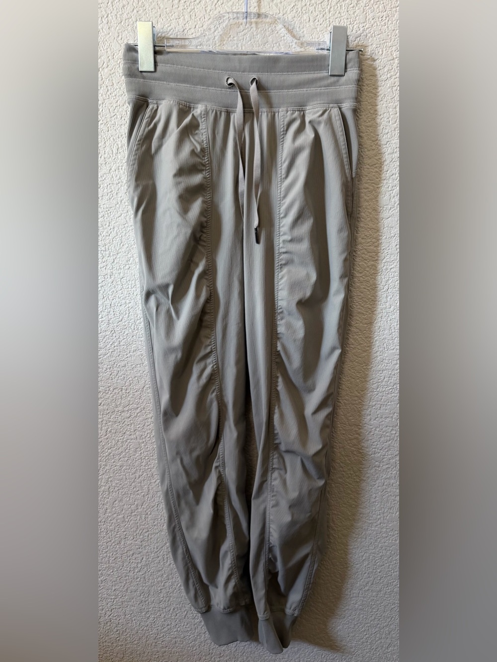 Lululemon Women’s (2) Dance Studio Mid Rise Jogger Full Length Light Gray Taupe